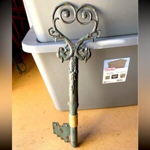 Vintage Giant 18” Primitive Metal Heart Skeleton Key Decor